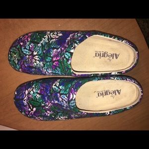 Alegria Women’s Clogs